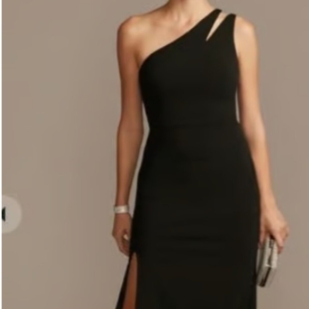 David's Bridal Cutout One-Shoulder Crepe Gown - Size 6 - NWT